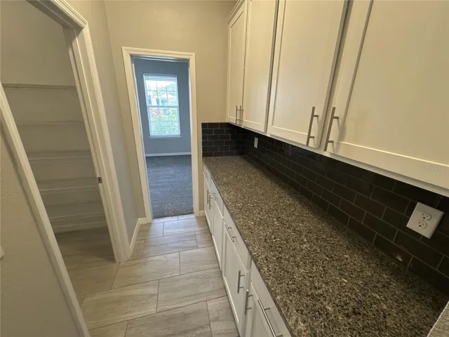 butler's pantry - view from kitchen through to formal dining