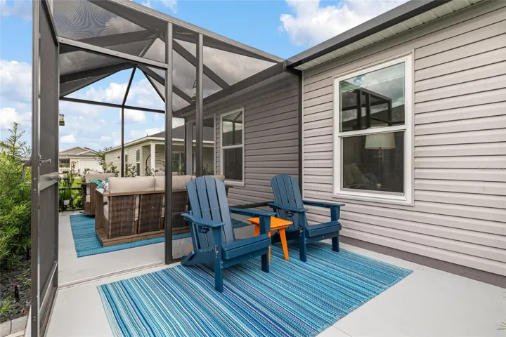 Bbq pad/ sitting area on front of birdcage