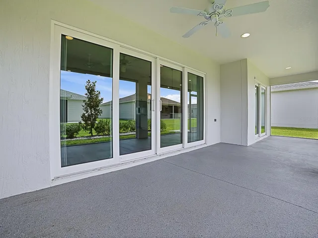 2 Sets of sliders access the Lanai