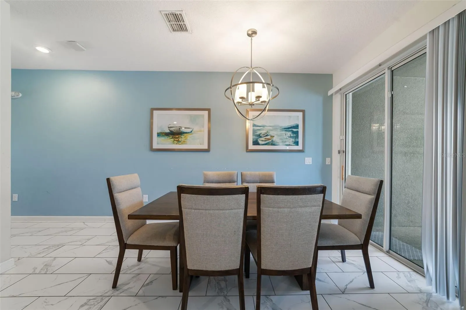 A bright and efficient Dining area makes the most of the space for everyday use.
