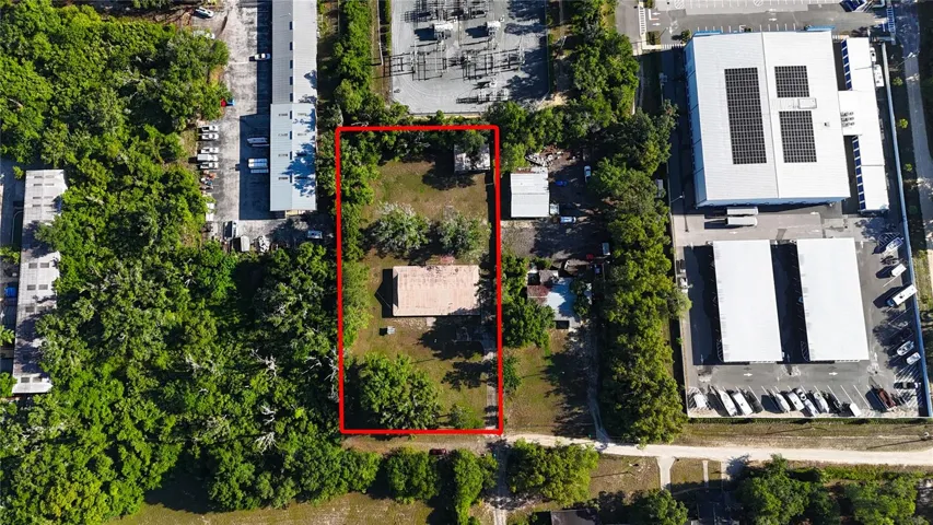 Lot size 52,160 sq ft, 1,1974 acres