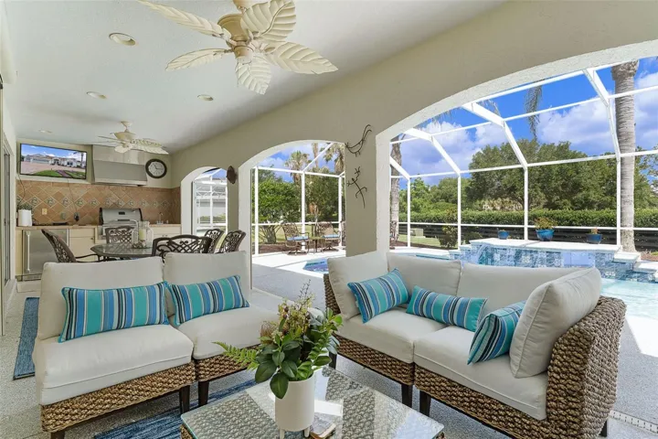 Overall view of the lanai