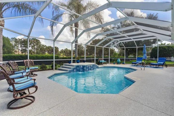 Large pool, fountain & birdcage
