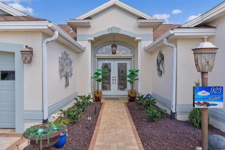 Inviting entrance way