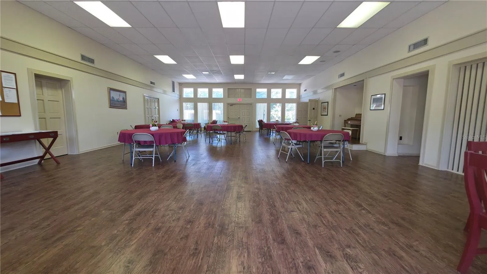 Ballroom w/kitchen