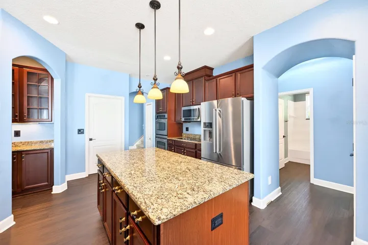Center island for additional prep and storage space.