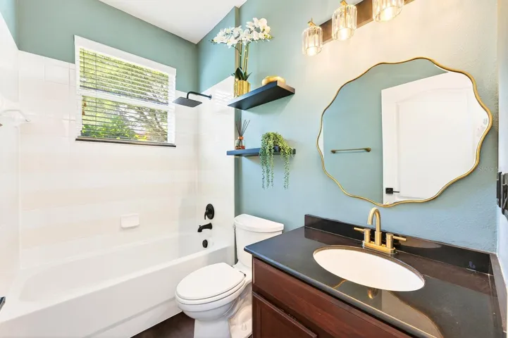 Full guest bath.
