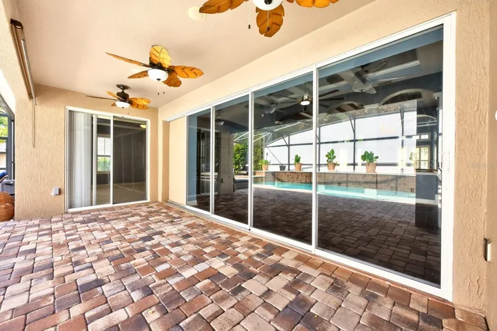 Covered/screened lanai.