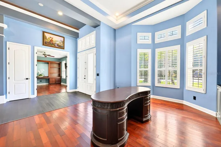 Flex/formal living space, foyer.
