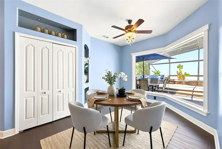 Natural light pours into the casual breakfast nook. Virtually Staged.