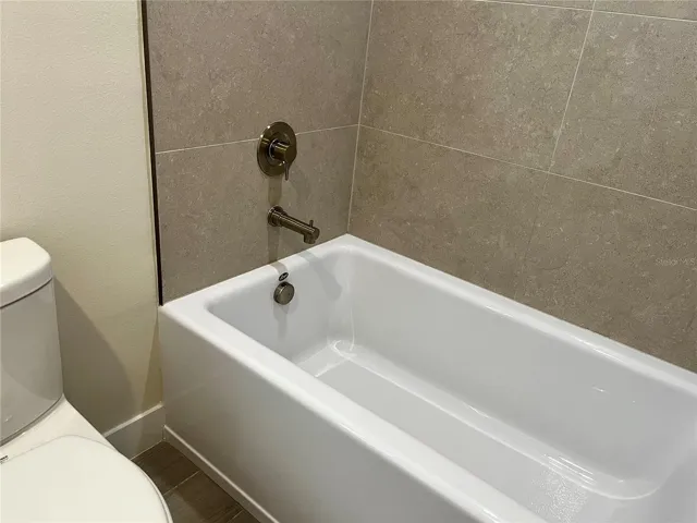 3rd bath - oversize tub