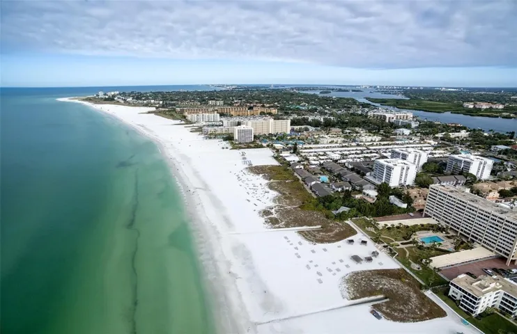 World renowned Siesta Key beach is a short drive away and your toes will thank you.