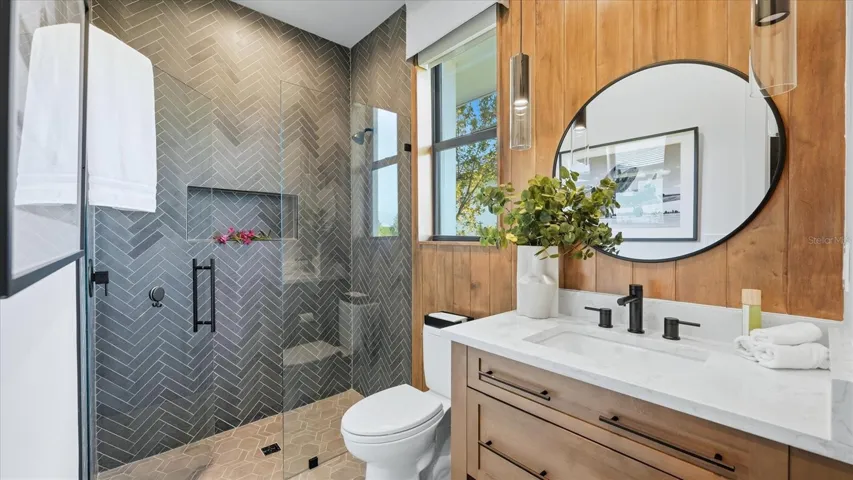 Ensuite bath for 3rd bedroom