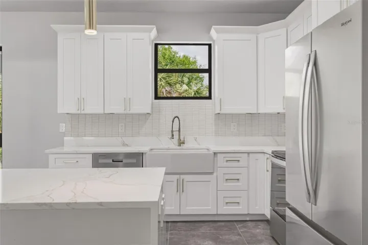 Gorgeous Kitchen with Large Wood Cabinets/Soft Close