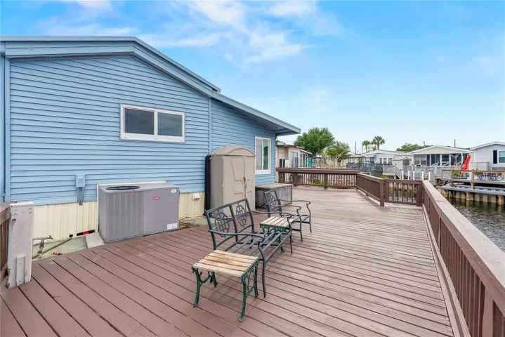 Spacious pool deck