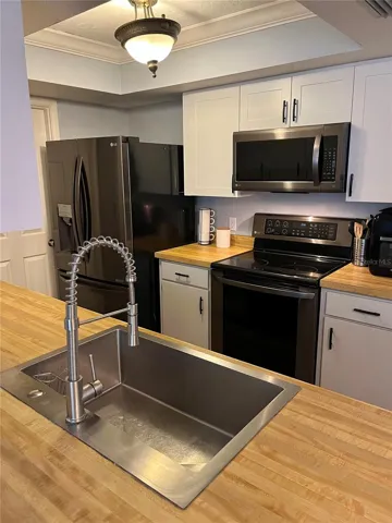 Deep single basin sink