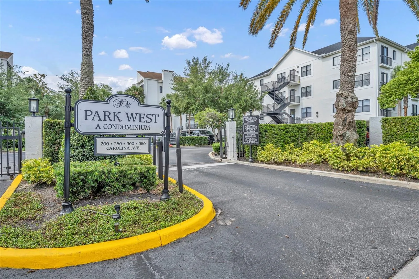 An on-site community manager ensures worry-free living at Park West.