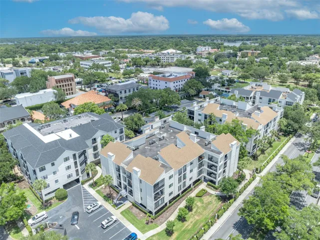 Park West is also convenient to Winter Park's business district, as well as acclaimed Rollins College.
