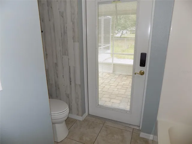 Hall/pool bath