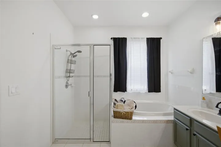 Soaking Tub and Shower