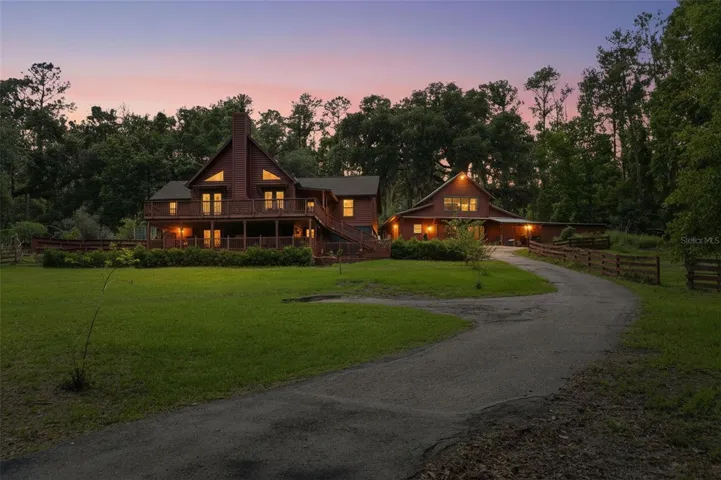 Main Cabin and Saloon on the Hilltop!
