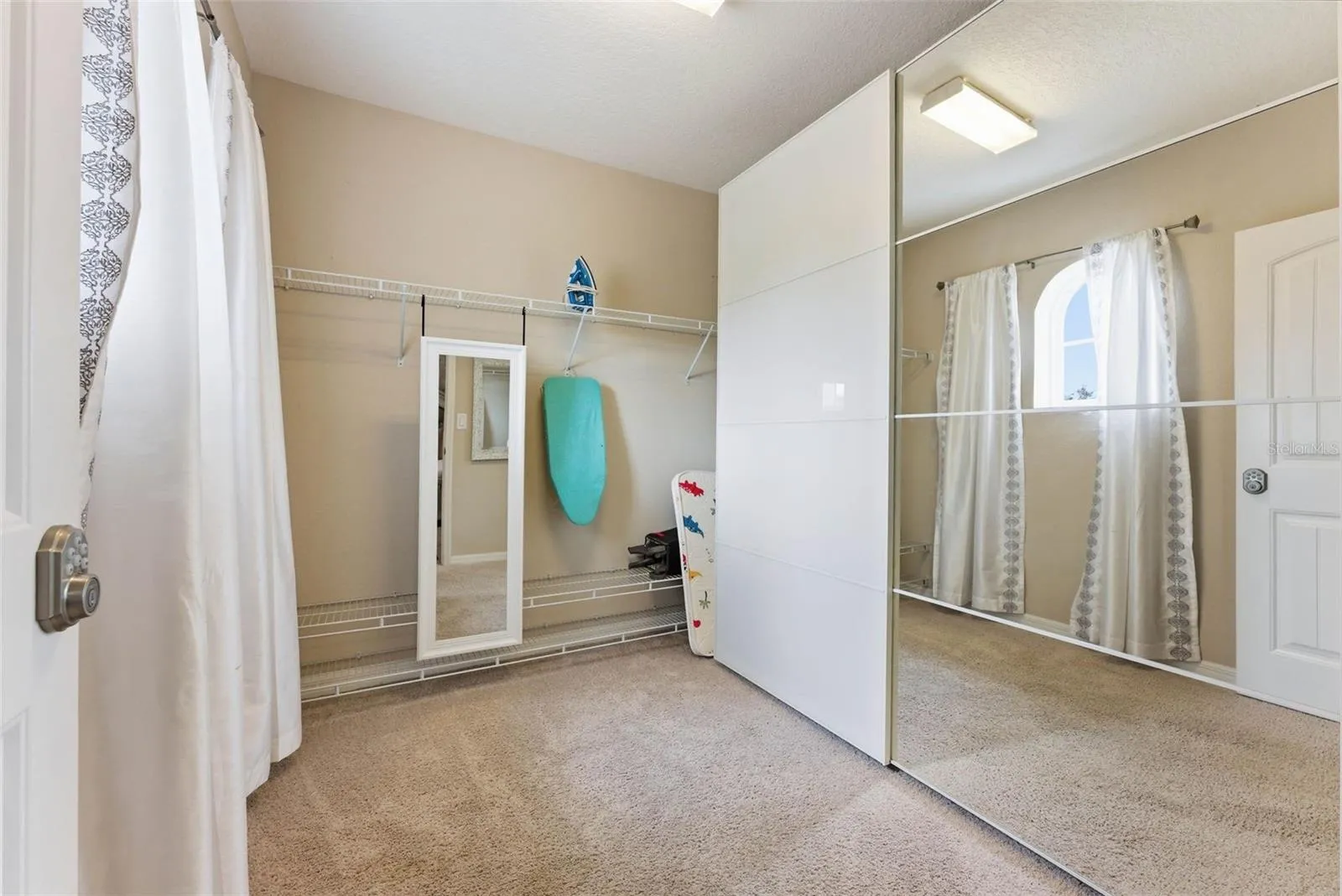 Primary bedroom - 2nd floor - closet