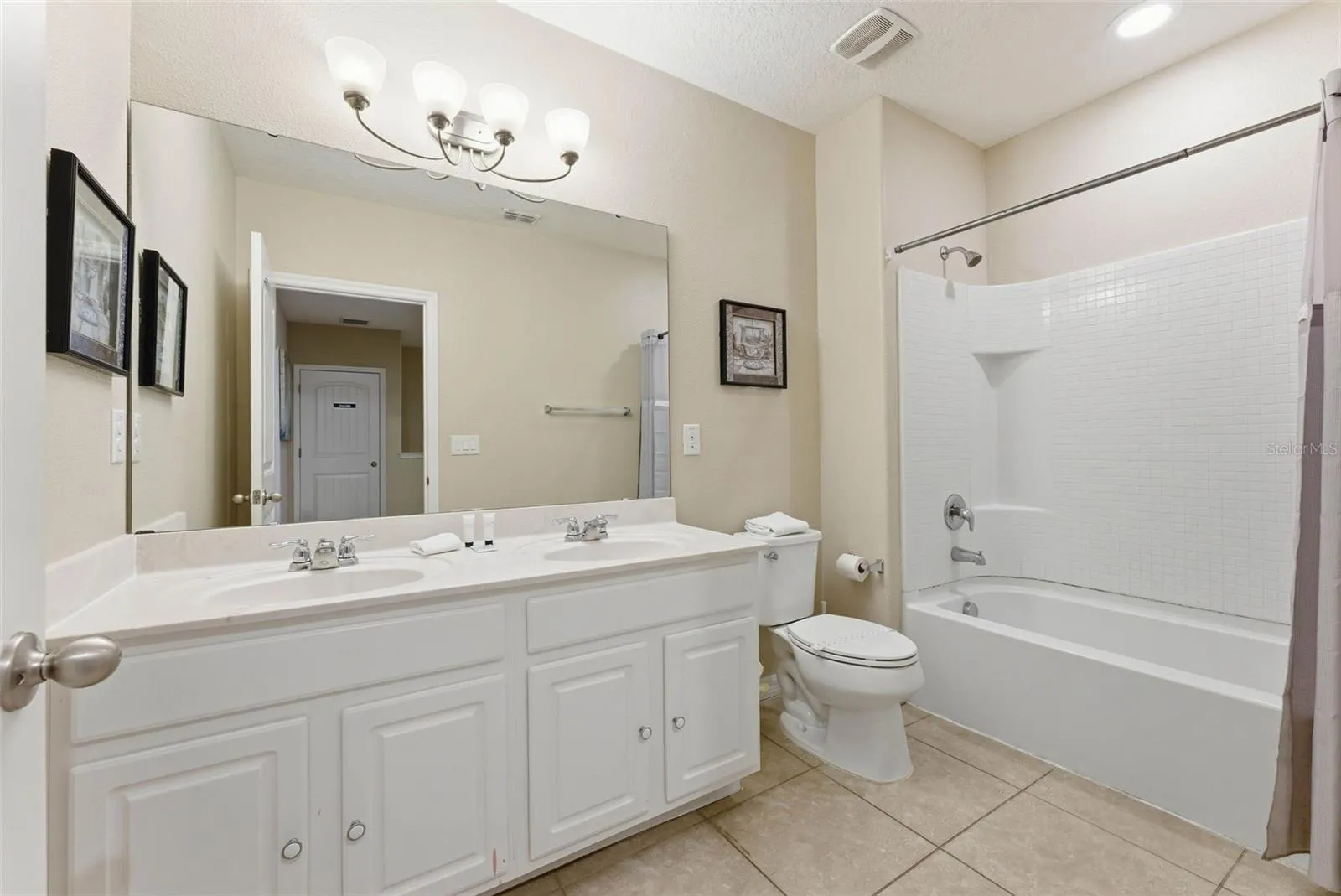 Bathroom Hall - 3rd