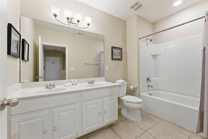 Bathroom Hall - 3rd