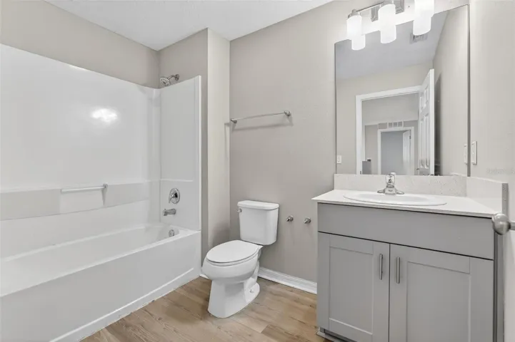 Bathroom 2 with Tub Shower