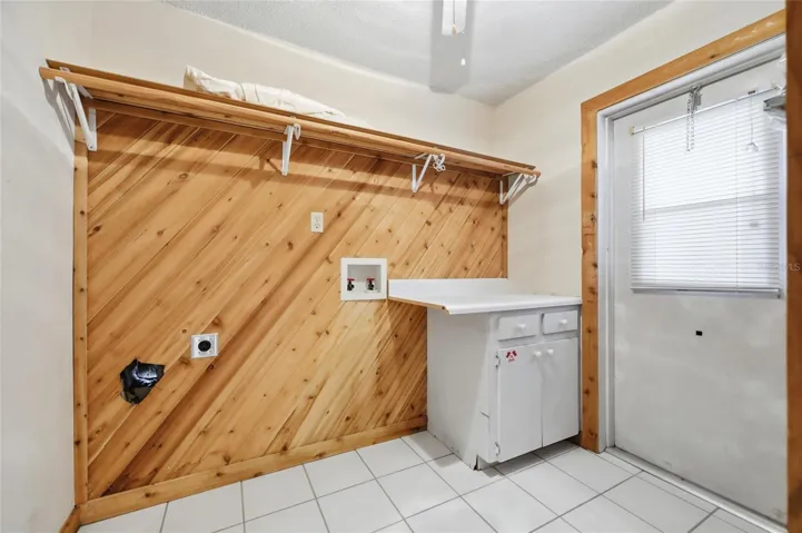 Indoor laundry room