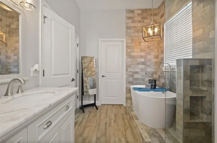 Primary En Suite bathroom