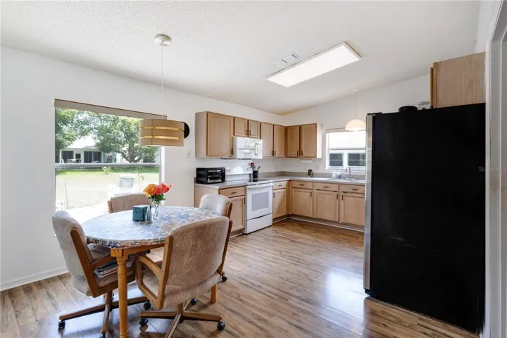 Eat-In-Kitchen