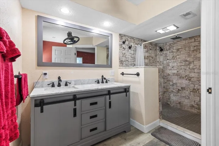 Primary ensuite bath