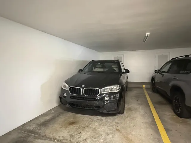 Premium GARAGE Parking