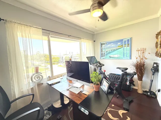 Den / Office / Bonus Room