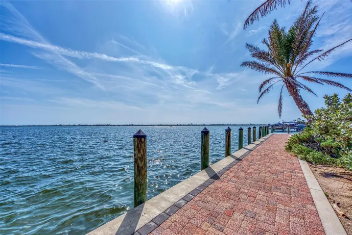 Veteran's Memorial on Lemon Bay