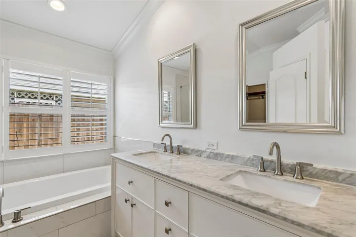 Primary bathroom suite with soaker tub, double sinks and walk in shower