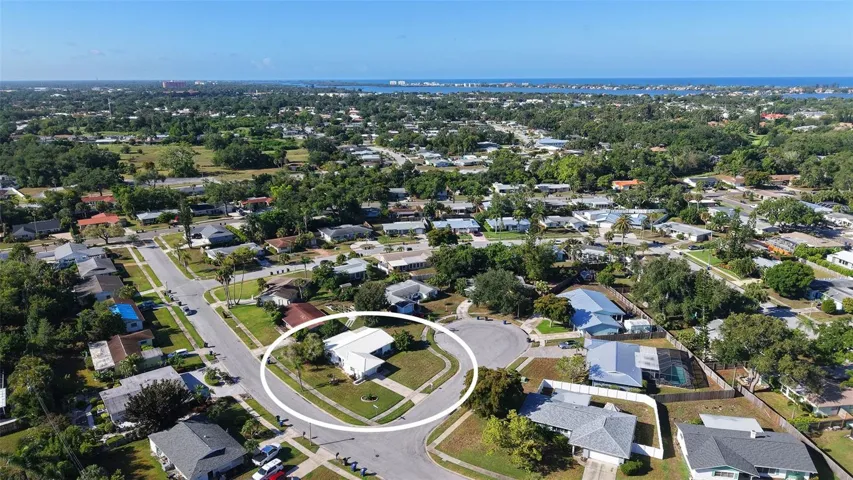 Aerial view showing the proximity to South Siesta Key, the Intercoastal Waterways and the Gulf