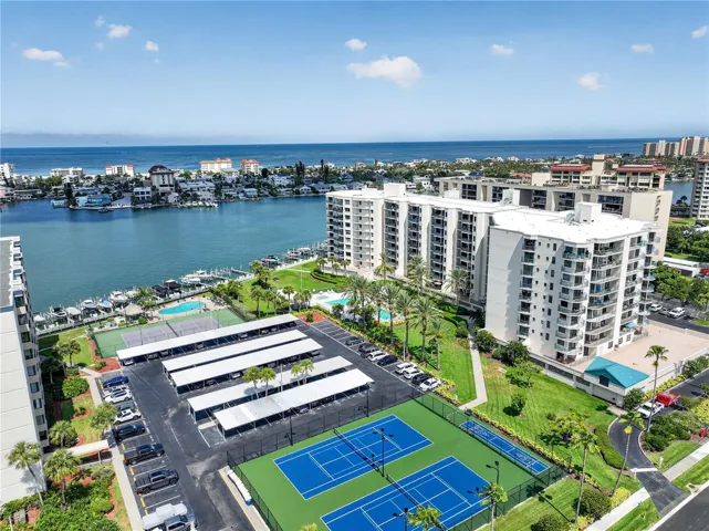 Tennis and Pickel ball courts