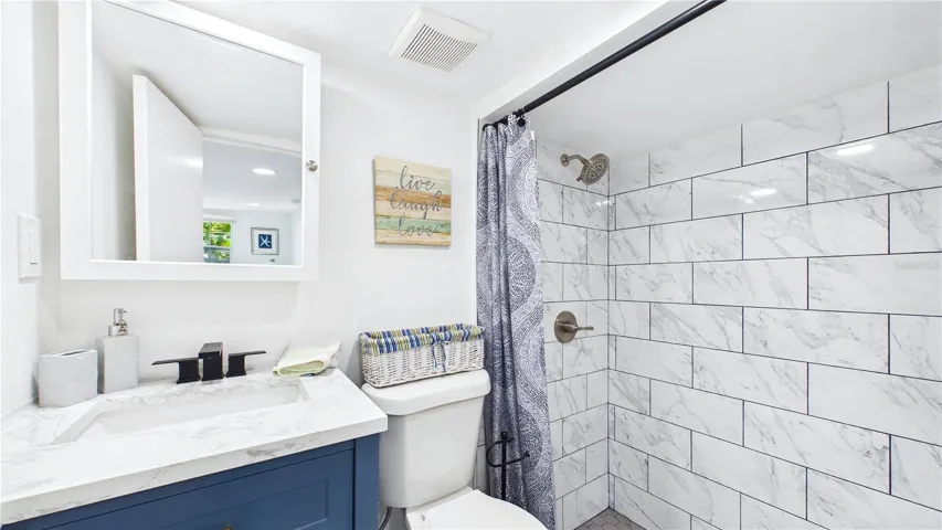 Full bath Unit B