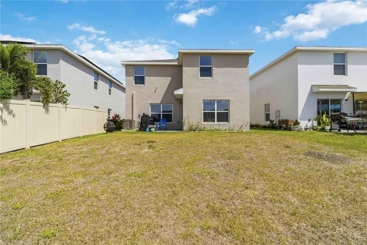Spacious backyard perfect for outdoor entertaining and Florida lifestyle living in Evergreen, Bradenton FL