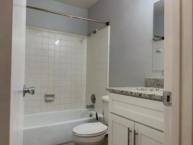 2nd Bathroom with Tub/Shower Combo