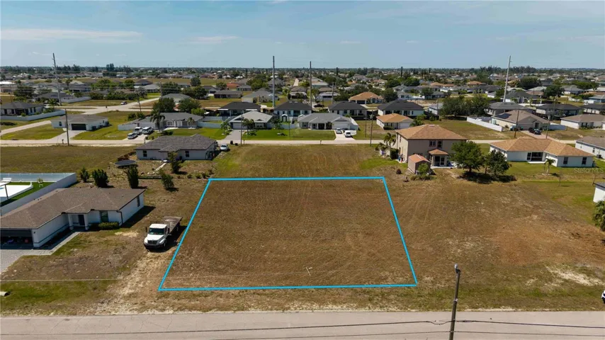 *PHENOMENAL OPPORTUNITY TO BUILD YOUR DREAM HOME IN OVERSIZED RECTANGULAR LOT in CAPE CORAL SWFL