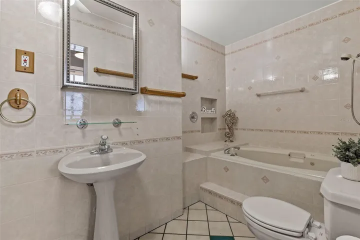 Second full bath with tub