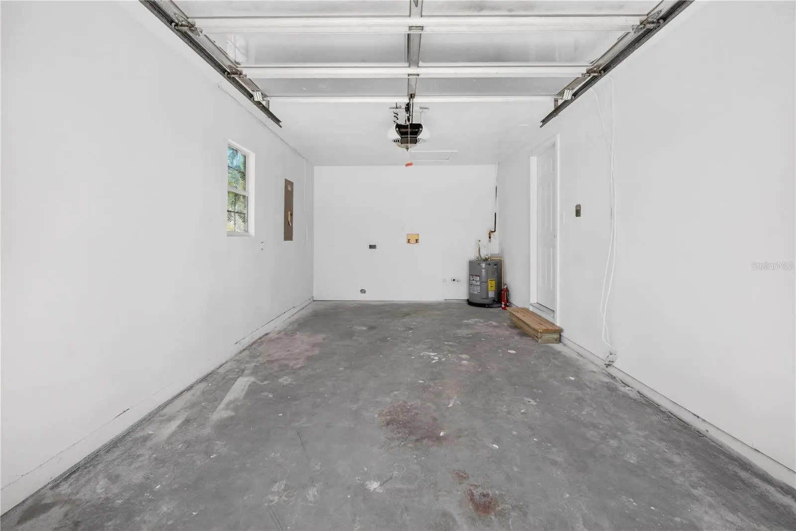 1 Car Garage