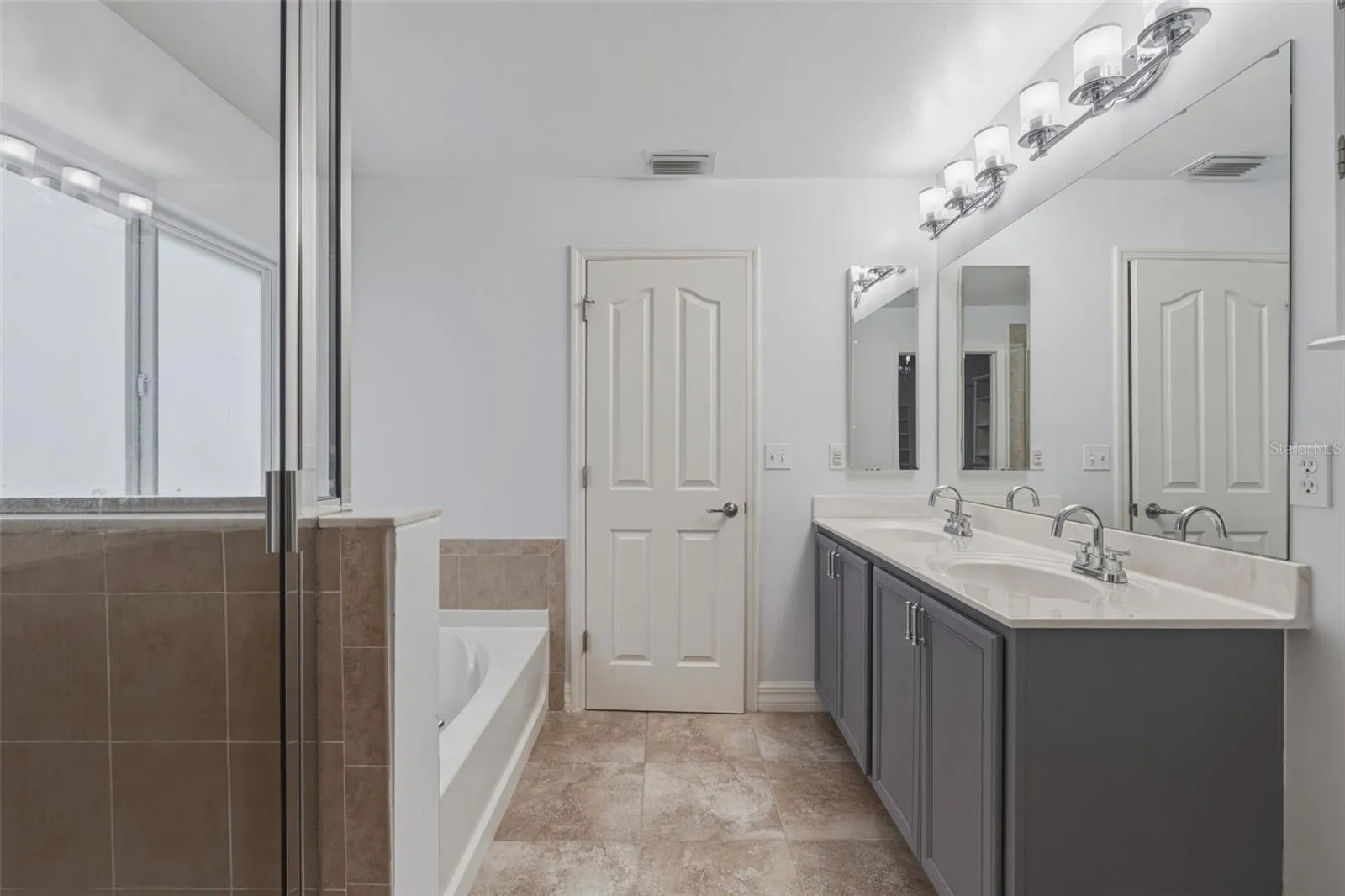 Upstairs Primary Bathroom