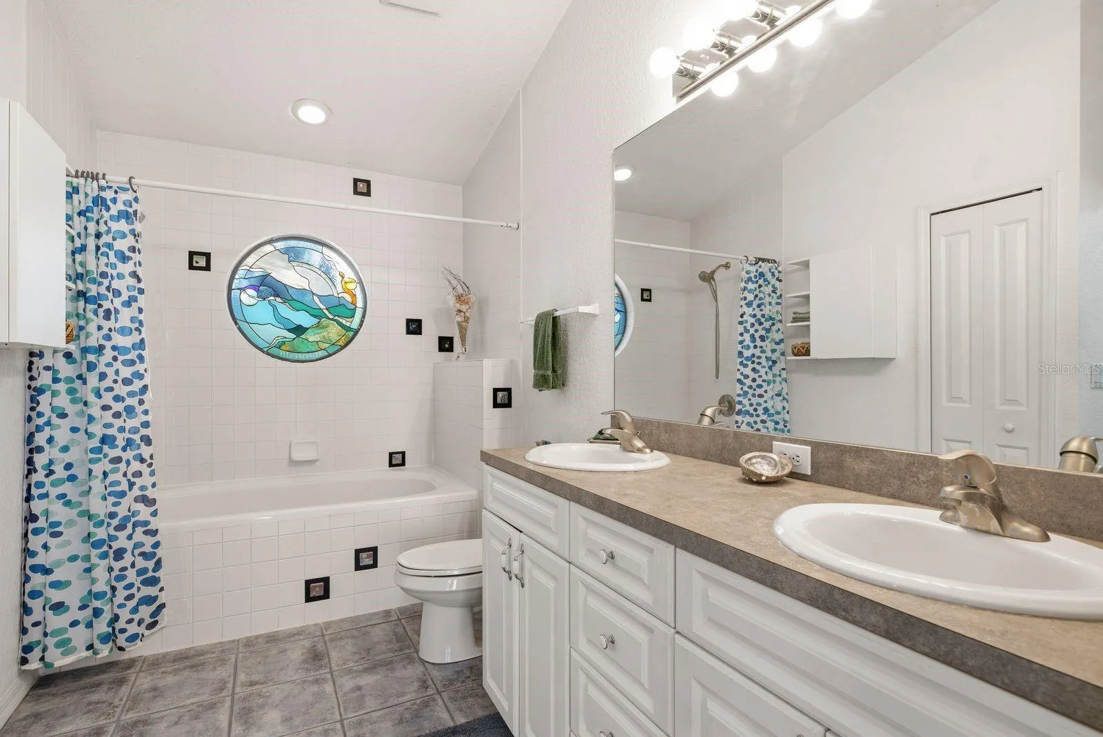 En Suite Primary bathroom with double vanity &amp; linen closet..
