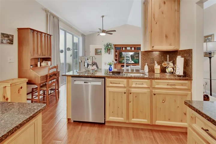 KITCHEN TOWARD FAMILY RM