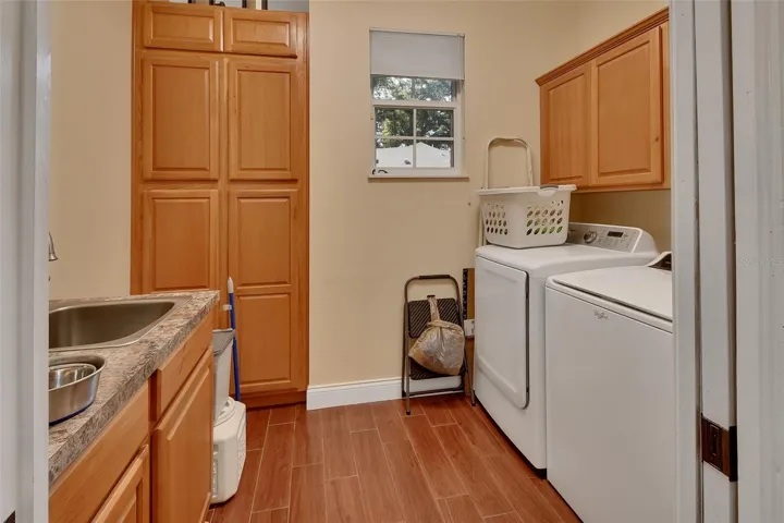 UTILRY RM W/ STORAGE