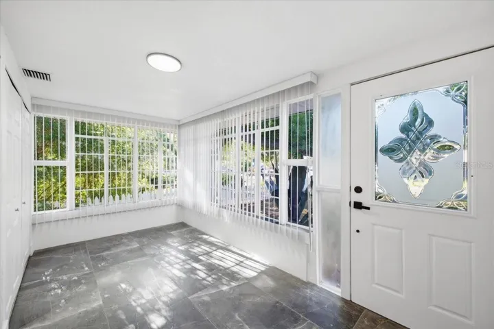 Foyer/Sunporch